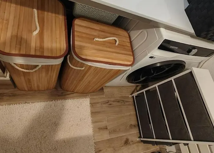 T2 Meuble 1 Er Etage Dans Un Quartier Calme A Paris 17