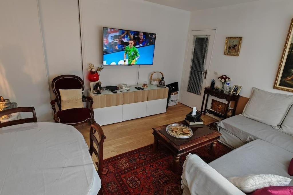 Apartamento T2 Meuble 1 Er Etage Dans Un Quartier Calme A 17 París