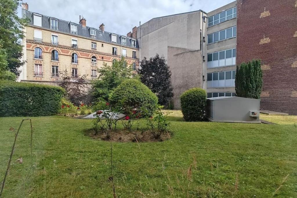 T2 Meuble 1 Er Etage Dans Un Quartier Calme A 17 Apartamento