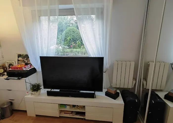 T2 Meuble 1 Er Etage Dans Un Quartier Calme A Paris 17