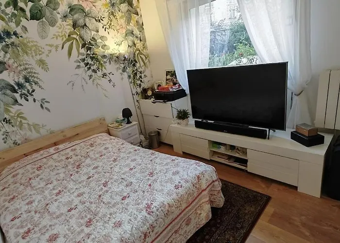 T2 Meuble 1 Er Etage Dans Un Quartier Calme A Paris 17